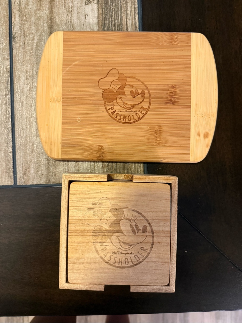 Disney passholder wooden cutting board & Coaster Set - Light Brown
